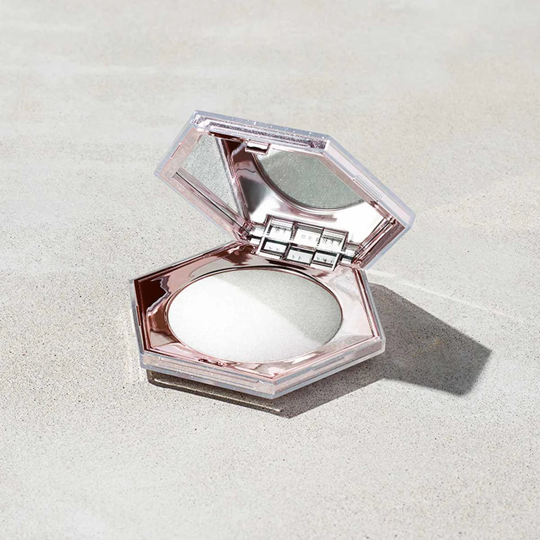 Fenty Beauty - Diamond Bomb All-Over Diamond Veil - HOW MANY CARATS (2.8 g)