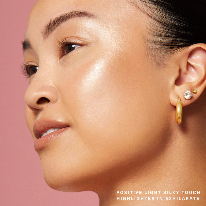 Rare Beauty-Positive Light Silky Touch Highlighter-Lightweight Powder