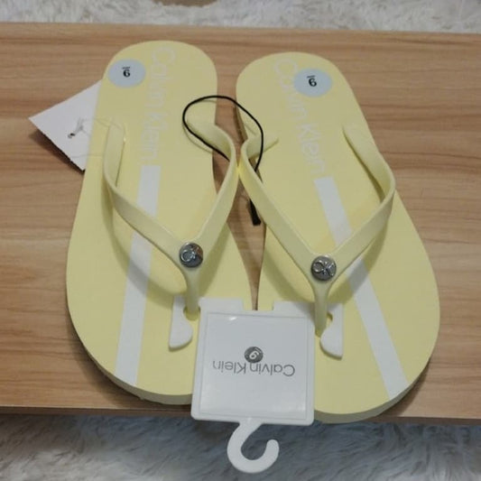 Calvin Klein Seelie Light Yellow Flip Flops – Women’s Size 7