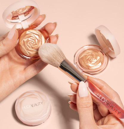 Huda beauty N.Y.M.P All over glow highlighter