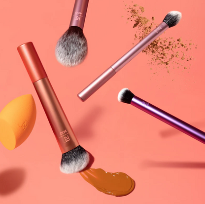 Real Techniques | Everyday Essentials Makeup Brush Set with Bonus Miracle Complexion Sponge