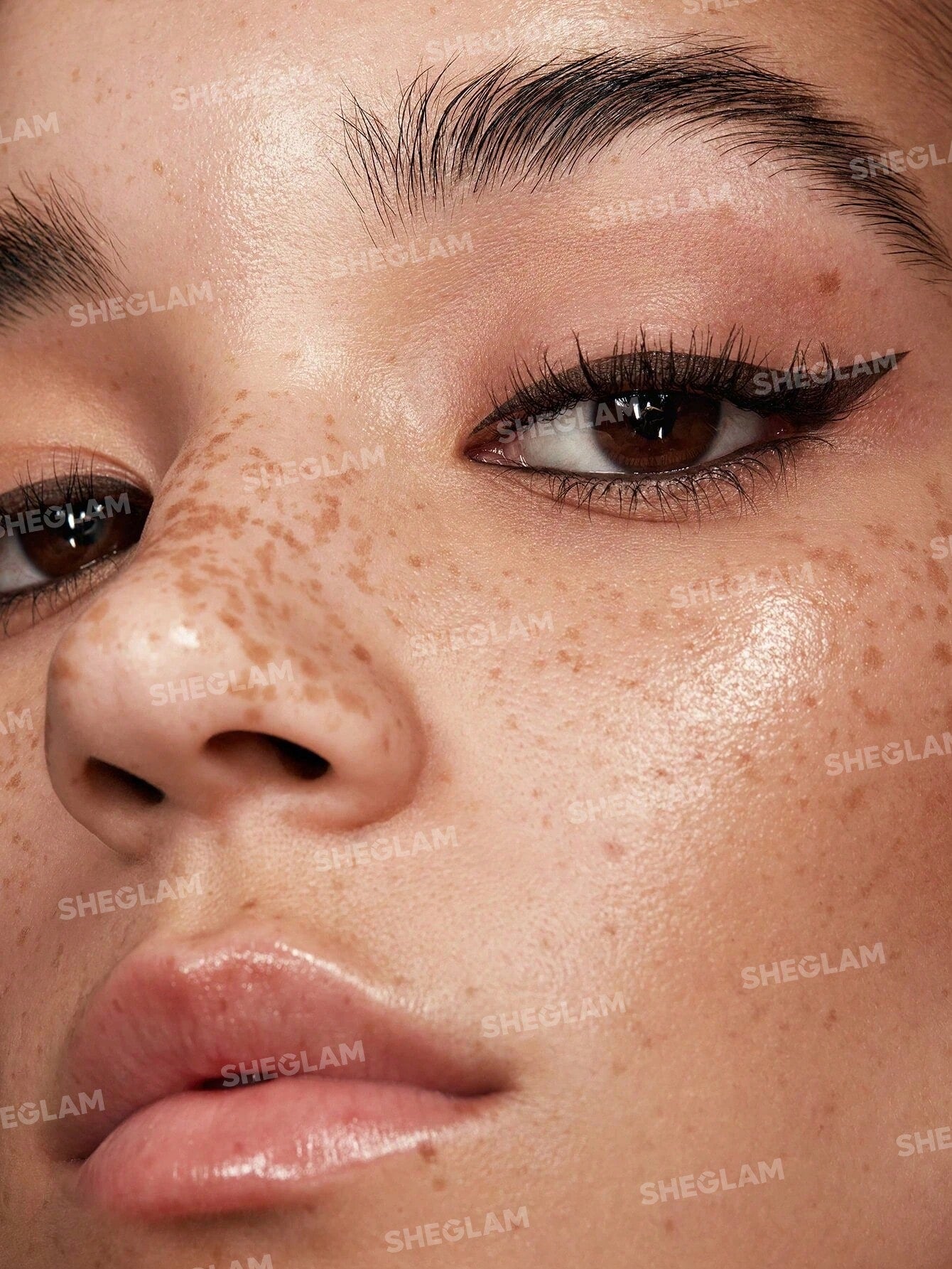 SHEGLAM On Fleek Long Lasting Liquid Eyeliner – Black