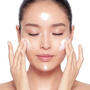 CHARLOTTE TILBURY - Refillable Magic Night Moisturizer with Retinol - 50 ml